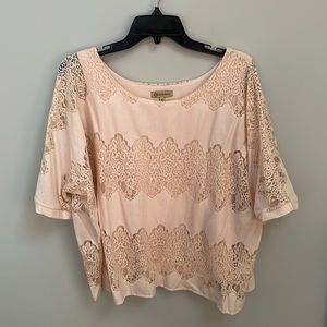 NWT Democracy short sleeve shirt with lace inlays, soft pink, size S